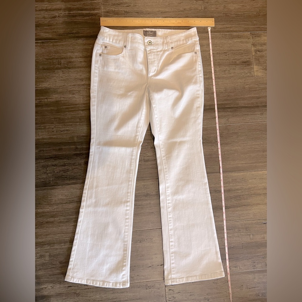 Ladies Chico’s so slimming white denim jeans sz 0 short